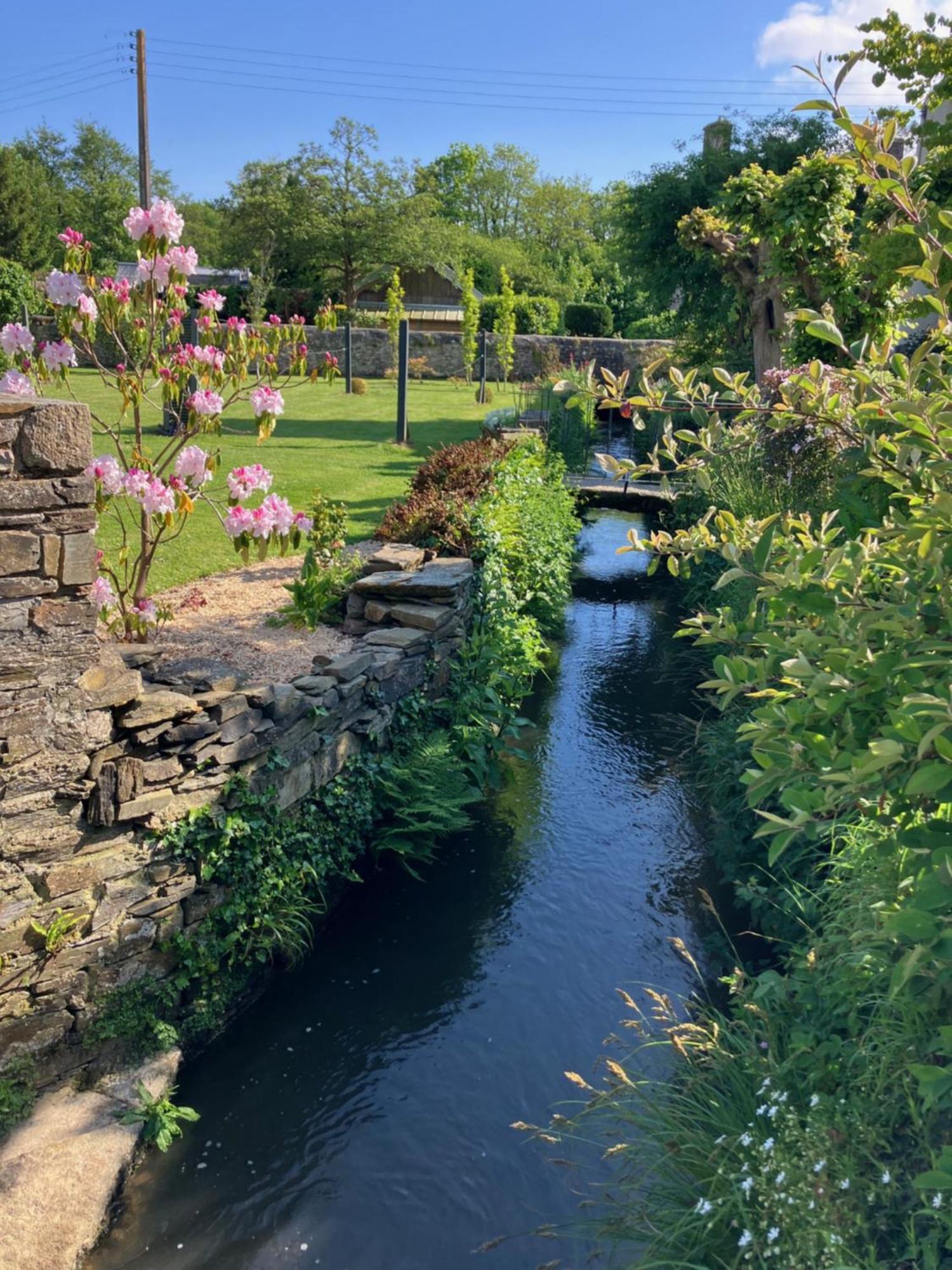 Au Fil De L'Eau Bed & Breakfast Le Vast Eksteriør bilde